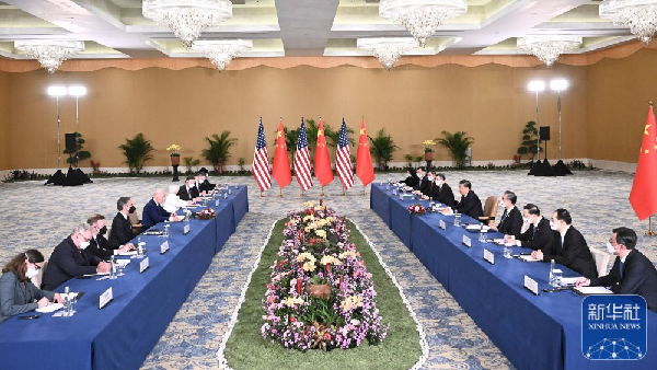 当地时间11月14日下午,国家主席习近平在印度尼西亚巴厘岛同美国总统拜登举行会晤。新华社记者 燕雁 摄 当地时间11月14日下午,国家主席习近平在印度尼西亚巴厘岛同美国总统拜登举行会晤。新华社记者 燕雁 摄